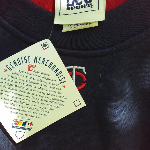 XL Men Blue With Twins in Red Sweatshirt - Picture 7 of 8